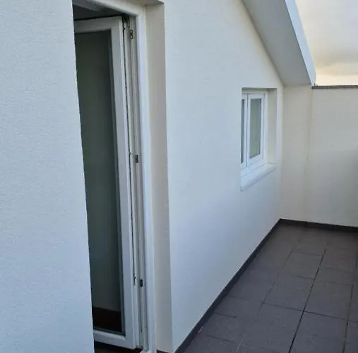 A.l. Katekero بيت شباب *